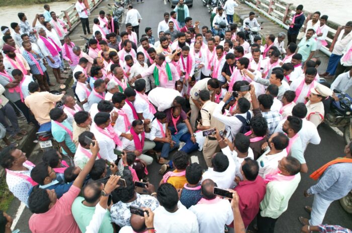 Kaleshwaram Project Telangana BRSP roko protest Khanapur: గోదావరి వంతెనపై బీఆర్ఎస్ పార్టీ ఆధ్వర్యంలో రాస్తారోకో