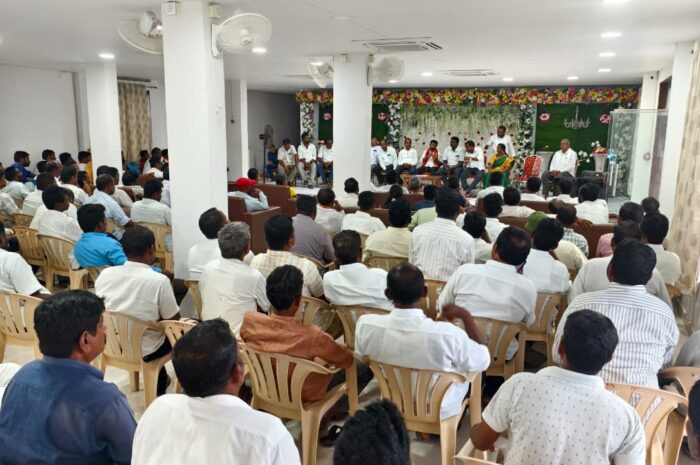 MLA Vedma Bojju Patel Guides Congress Workers on Public Welfare Schemes in Khanapur: పార్టీ శ్రేణులనులు ప్రజలకు అందుబాటులో ఉండాలి