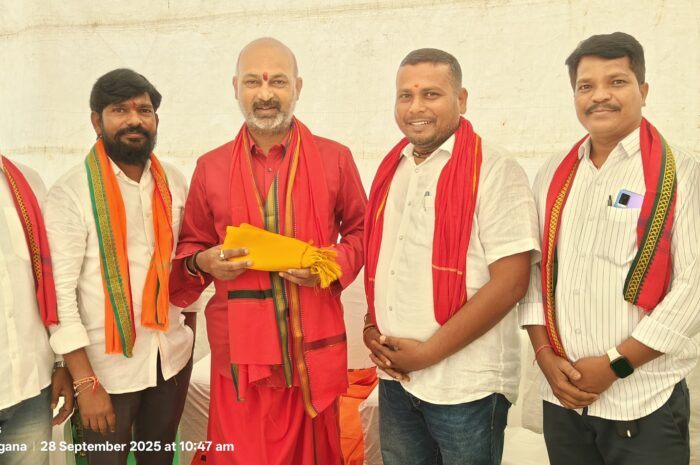BJP Leaders Meet Bandi Sanjay, Call for Strength in Upcoming Local Body Elections: స్థానిక సంస్థల ఎన్నికల్లో బీజేపీ సత్తా చూపాలి