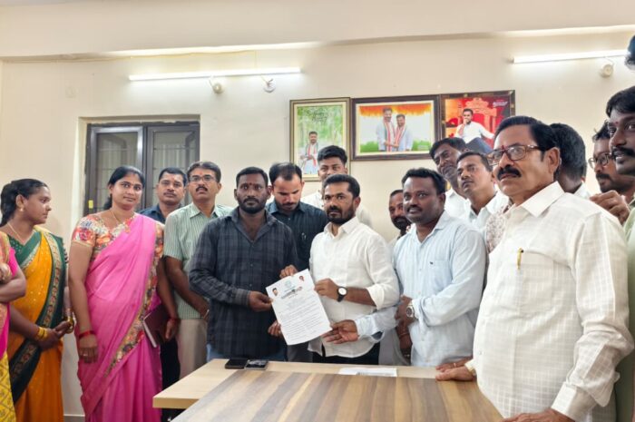 Indiramma housing sanction papers distribution by MLA Bozzu Patel in Khanapur: ఇందిరమ్మ ఇండ్ల మంజూరి పత్రాలు పంపిణీ