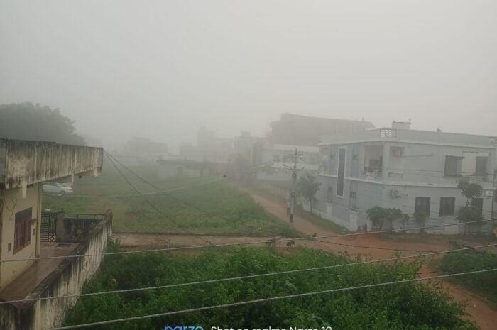 Dense fog in Khanapur Telangana: ఖానాపూర్‌లో కమ్మేసిన పొగమంచు